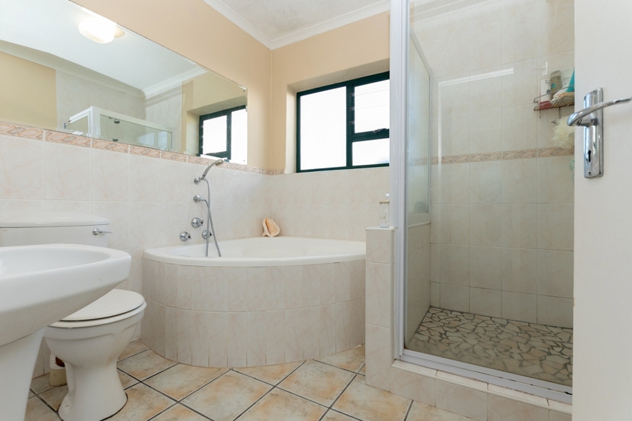 5 Bedroom Property for Sale in Duyker Eiland Western Cape
